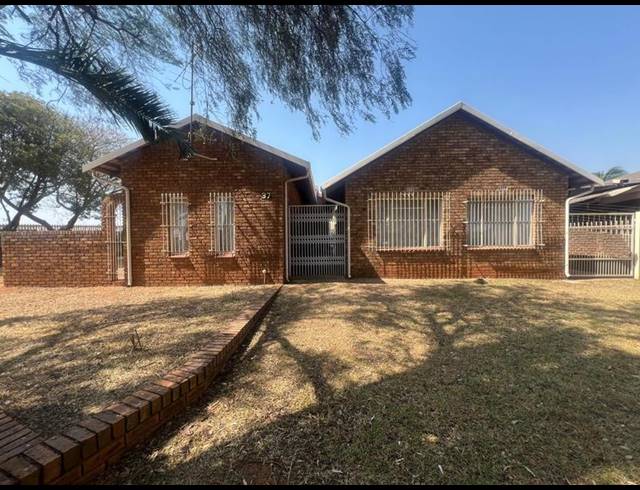 3 BEDROOM HOUSE FOR SALE IN GREENHILLS